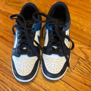 Size: 5Y // Kids Nike Dunks Sneakers